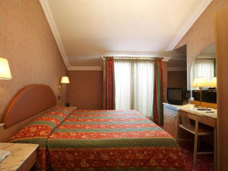 Lhp Hotel Napoleon Milan Room photo
